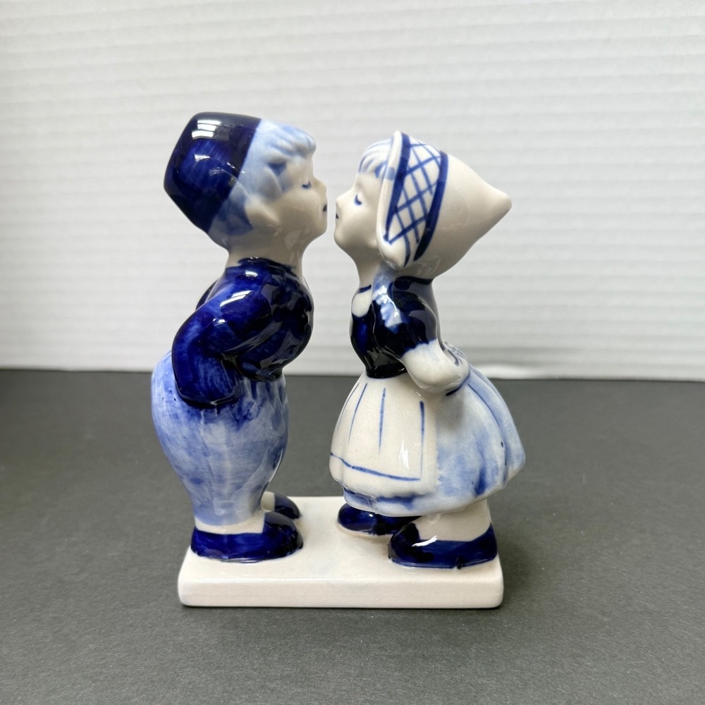 Vintage Delfts Blue Hand Painted Kissing Dutch Boy and Girl Figurine Holland - Picture 3 of 6